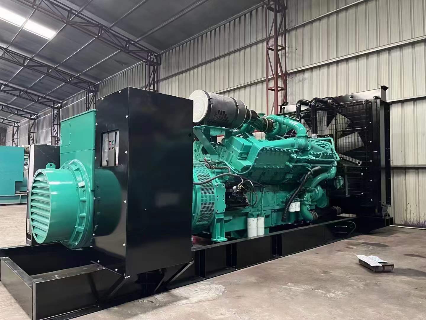 西林如何降低 800kW 柴油发电机输出电流的波动？