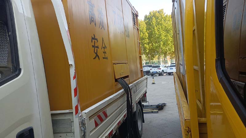 西林如何判断柴油发电机组和UPS电源的切换时间是否符合要求？